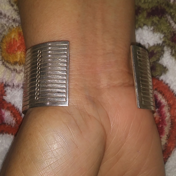 Gucci Cuff Bracelet Solid 925Sterling Silver  (authentic) - Picture 9 of 14